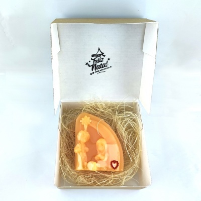 Conjunto de presépio bege em caixa branca com texto Feliz Natal