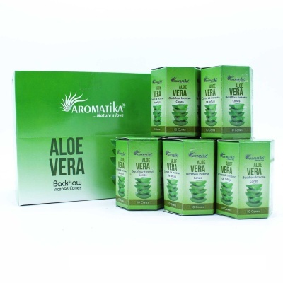 Caixas verdes e brancas de incenso Aromatika Aloe Vera com imagem de planta aloe vera.