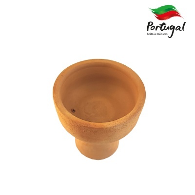 Cálice de barro vermelho com acabamento natural e logótipo 'Portugal Feito à mão em'