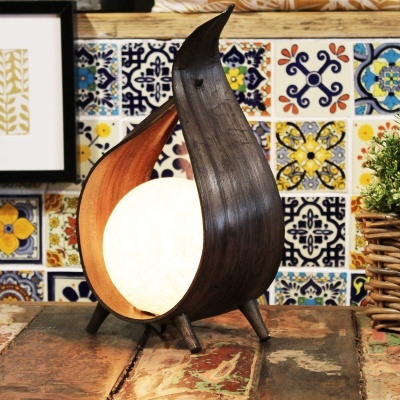 Candeeiro de mesa decorativo em madeira com abajur redondo branco