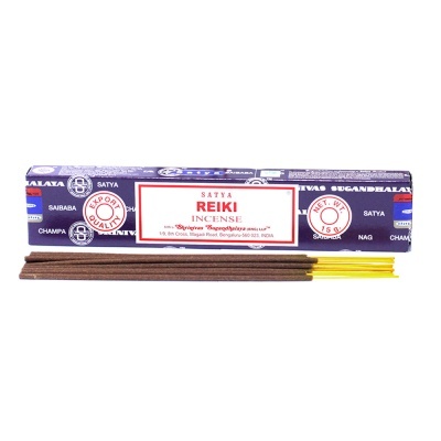 Incenso Satya Reiki em embalagem azul com 12 varetas castanhas