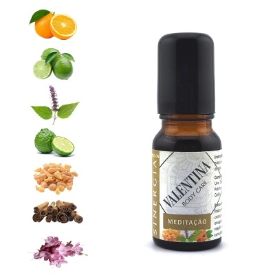 Frasco pequeno âmbar com rótulo branco e imagens de frutas e flores ao lado