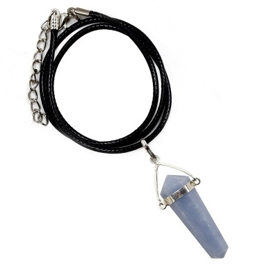 Colar com pingente em pedra azul em pendente hexagonal