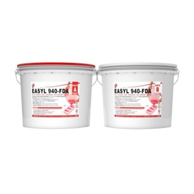 Dois baldes de plástico branco com etiquetas EASYL 940-FDA e tampas vermelha e branca