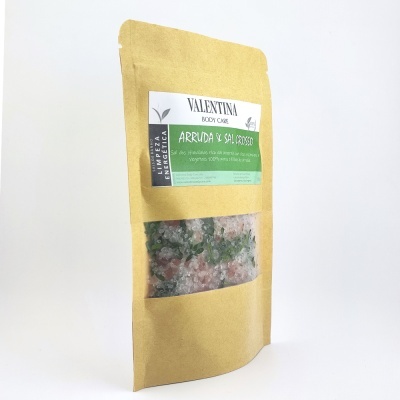 Pacote de corpo Valentina Body Care arruda e sal grosso com embalagem castanha e janela transparente