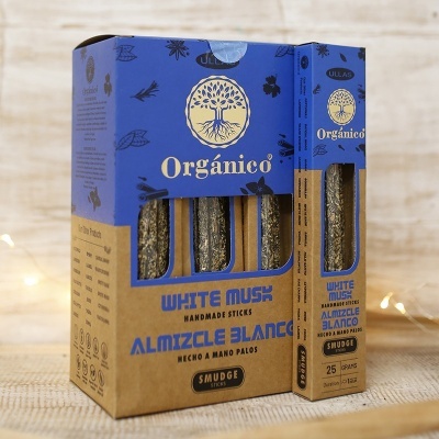 Caixa e embalagem de palitos para defumação Orgánico com detalhe branco e azul.