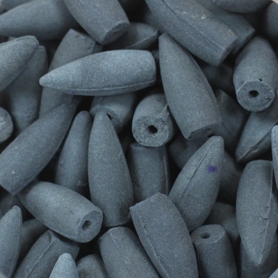 Cones de incenso cinza escuro agrupados