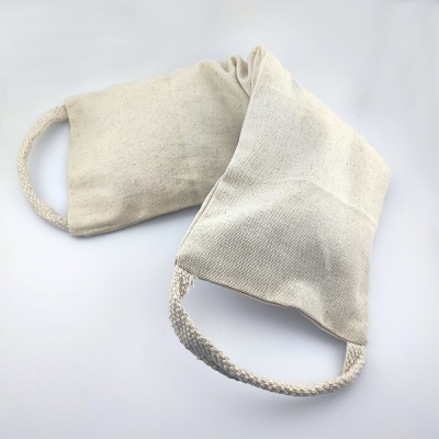 Máscaras faciais reutilizáveis de tecido cru com alças trançadas