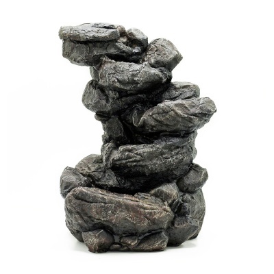 Pedras artificiais castanhas escuras empilhadas