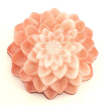 Sabonete decorativo em forma de flor rosa com glitter