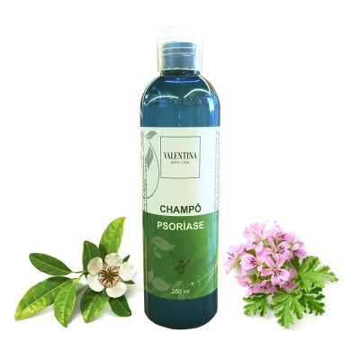 Frasco azul de champô para psoríase com flores e folhas ao lado