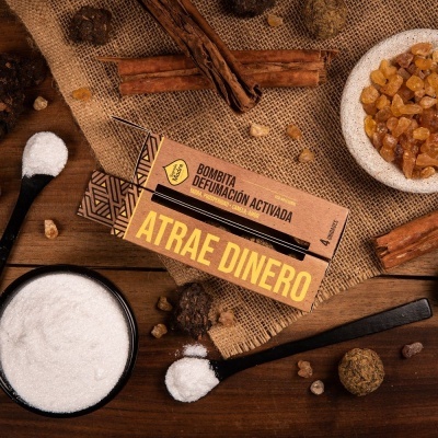 Pacote de produto Bombita de Fumigación Activada Atrae Dinero com especiarias e cristais