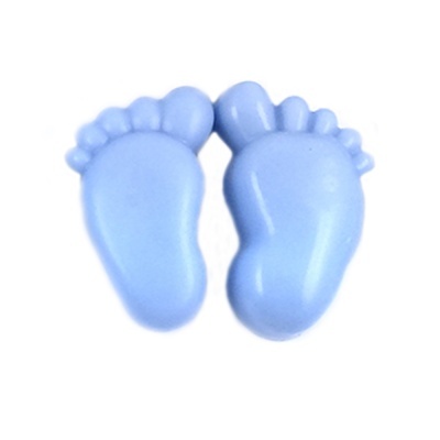 Pequenos pezinhos azuis em material plástico