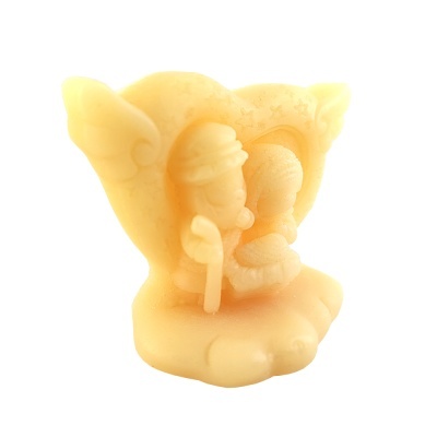 Escultura de anjo bege claro sentado com asas