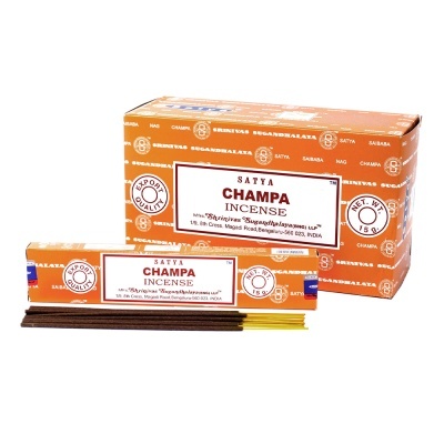 Pacote e caixa de incenso Satya Champa laranja e branco com varetas visíveis