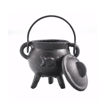 Caldeirão preto de ferro fundido com tampa e três pés