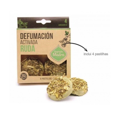Embalagem de defumação ativada com 4 pastilhas de ruda e duas pastilhas soltas em fundo branco