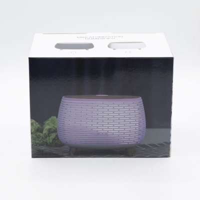 Caixa com mini humidificador atomizador roxo com faixas horizontais e pézinhos de madeira