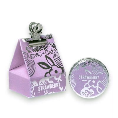 Embalagem e lata redonda lilás com padrões florais e texto