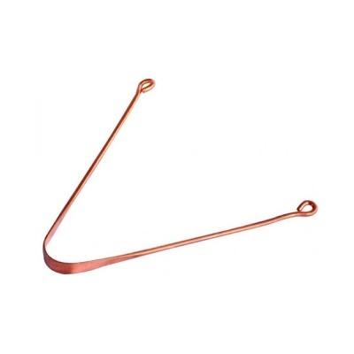 Pinça de cozinha em metal cobre com extremidades curvas e argolas nas pontas