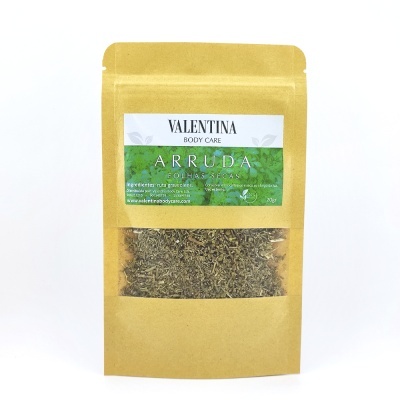 Pacote de ervas secas marca Valentina Body Care com etiqueta ARRUDA
