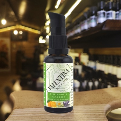 Frasco de spray Valentim Body Care para bebé em prateleira de loja