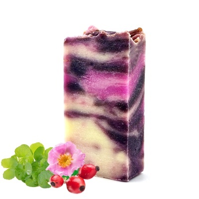 Sabonete marmoreado colorido com elementos naturais