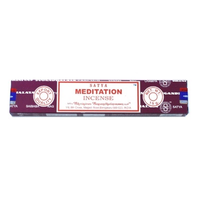 Caixa retangular de incenso Satya Meditation azul e vermelha com texto e selos em branco