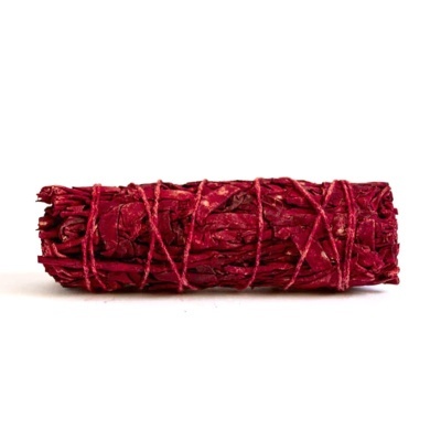 Ramo de folhas secas vermelhas amarradas com fio vermelho