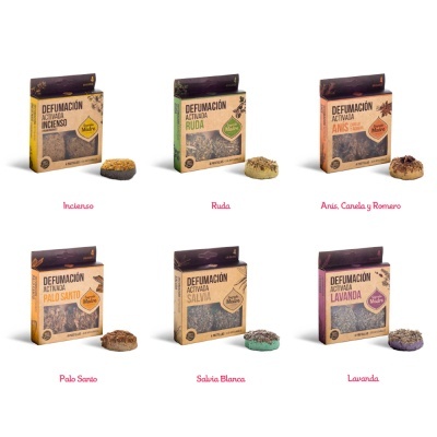Seis caixas de incenso Defumación ativado com pastilhas correspondentes e etiquetas com tipos diferentes.