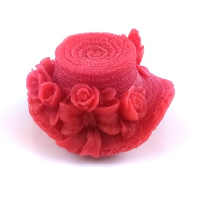 Chapéu decorativo vermelho com flores e textura de veludo