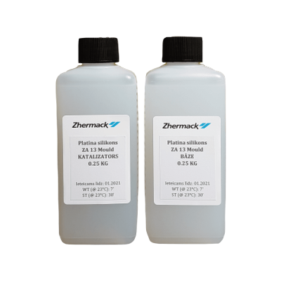 Dois frascos plásticos translúcidos com tampas pretas e etiquetas brancas, contendo Platina Silikons ZA 13 Mould Katalizators e Bāze.