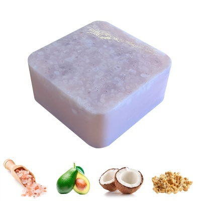 Sabonete quadrado lilás com brilho dourado e ingredientes naturais