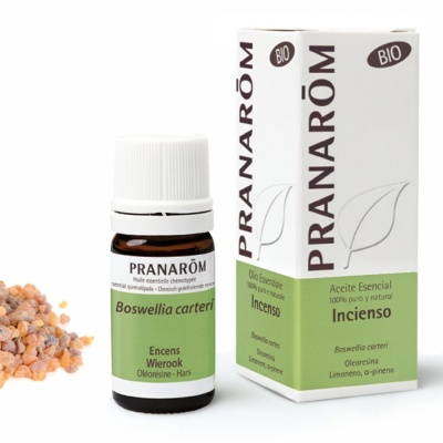 Frasco e embalagem de óleo essencial de incenso Pranarôm com resina ao lado