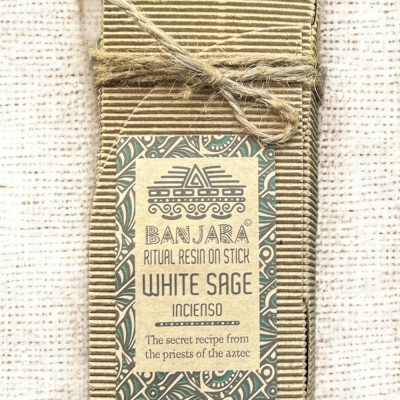 Pacote de incenso BANJARA White Sage com etiqueta decorativa e cordão de ráfia