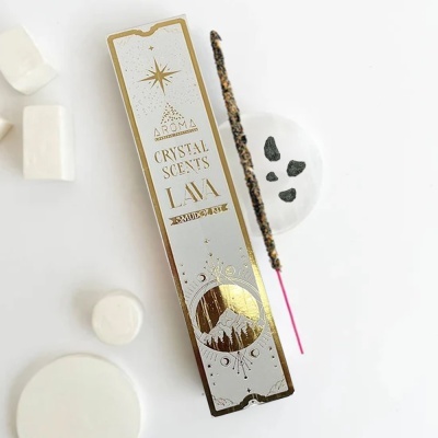 Caixa de incenso lava crystal scents e incenso queimado com pedras negras em fundo branco