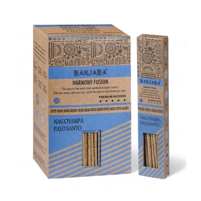 Embalagem de incenso BANJARA HARMONY FUSION azul e castanho com padrões indígenas e sticks visíveis