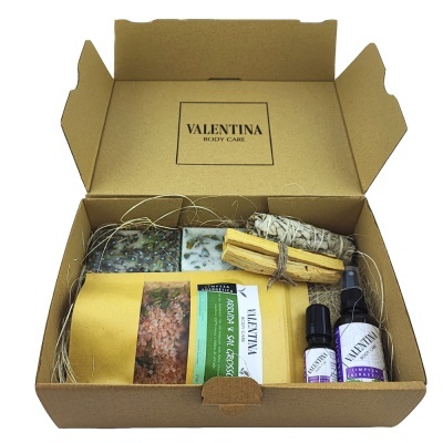 Conjunto de cuidados corporais VALENTINA BODY CARE em caixa de cartão aberta