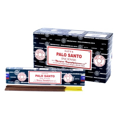 Caixas de incenso Satya Palo Santo e varetas marrons de incenso