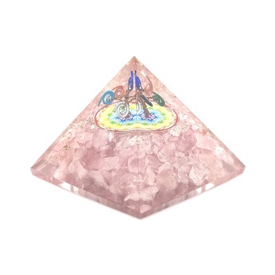 Pirâmide rosa translúcida com desenho colorido no topo