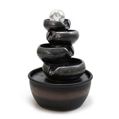 Fonte decorativa preta em cerâmica com espiral e esfera de vidro