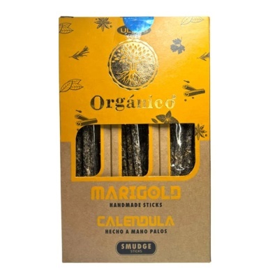 Caixa de incensos orgânicos amarelo e castanho com texto impresso e varas artesanais visíveis