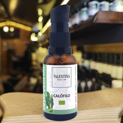 Frasco de óleo vegetal Calófilo Valentina Body Care em ambiente interno