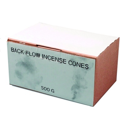 Caixa de papelão de cones de incenso com etiqueta branca e letras pretas
