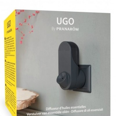 Caixa de difusor de óleos essenciais UGO preto embutido em tomada com fundo cinza e detalhes em amarelo e vermelho