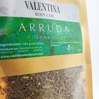 Pacote de folhas secas de arruda da Valentina Body Care