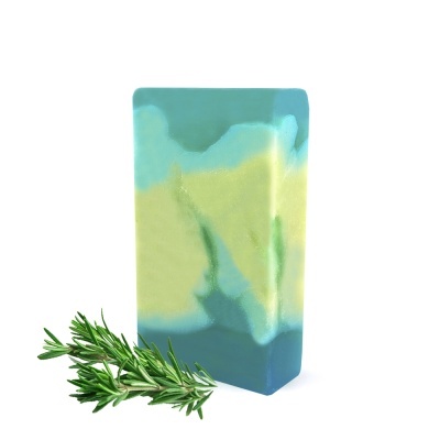 Barra de sabão azul e verde com ramo de alecrim