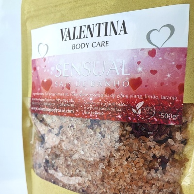 Embalaememto de sais de banho VALENTINA Body Care SENSUAL com etiqueta branca e vermelha e produto granulado visível no saco.