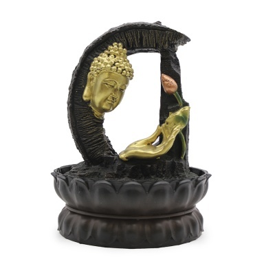 Escultura decorativa com Buda dourado e figura sentada num suporte preto