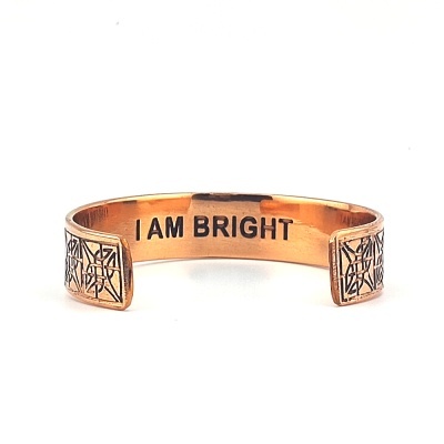 Pulseira de metal cobre com inscrição I AM BRIGHT